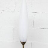 Lampadaire à 3 branches de 1960 laiton doré, fonte et opalines