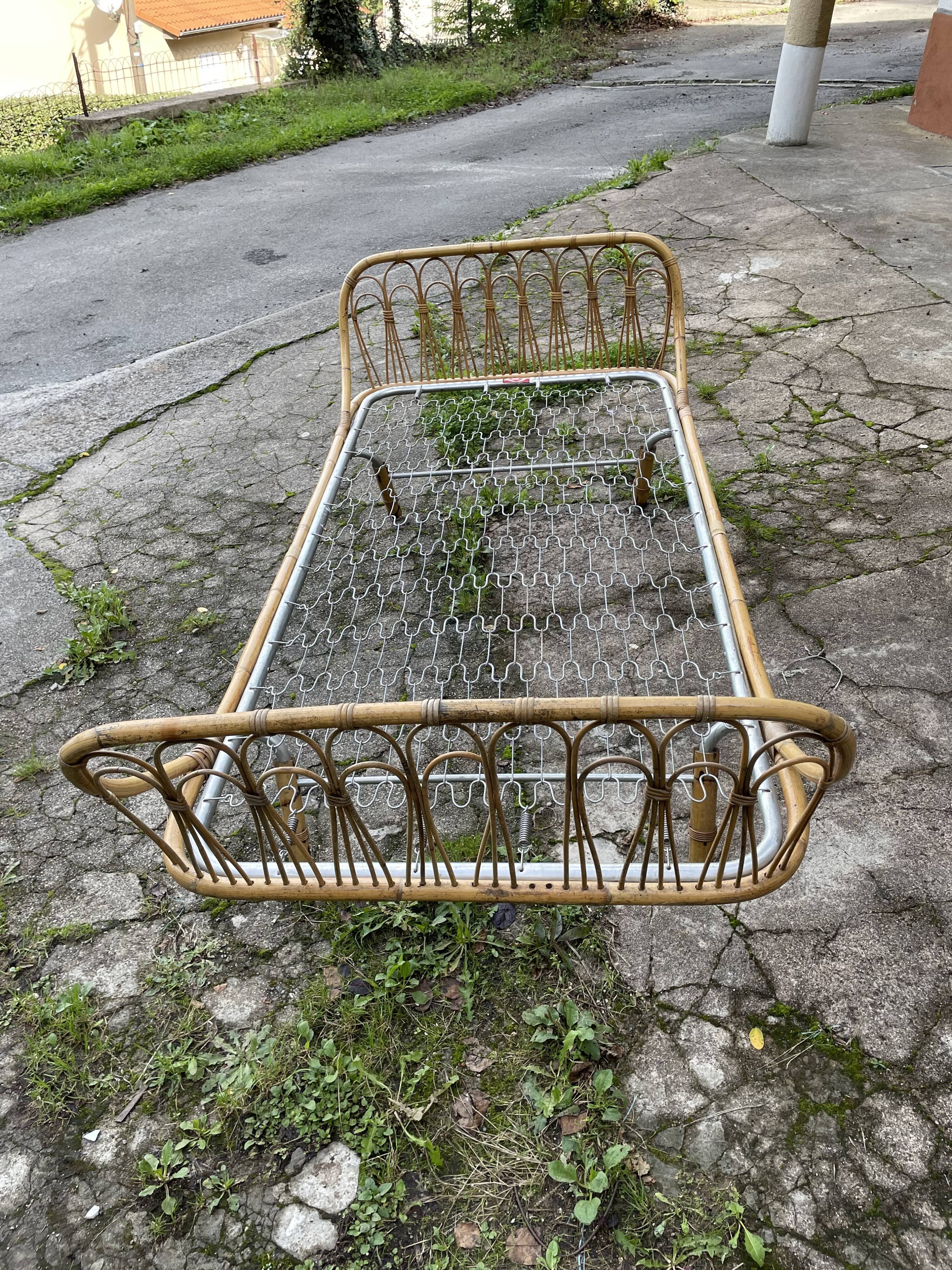 Lit corbeille en rotin