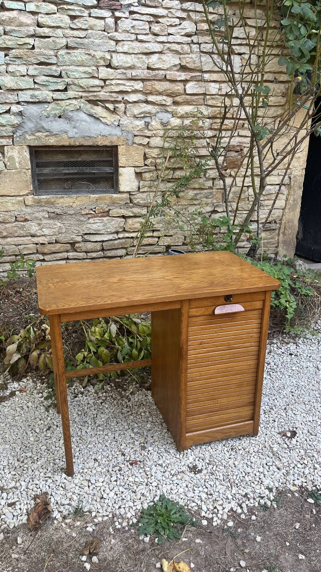 Vintage desk with curtain – wood – side shelf