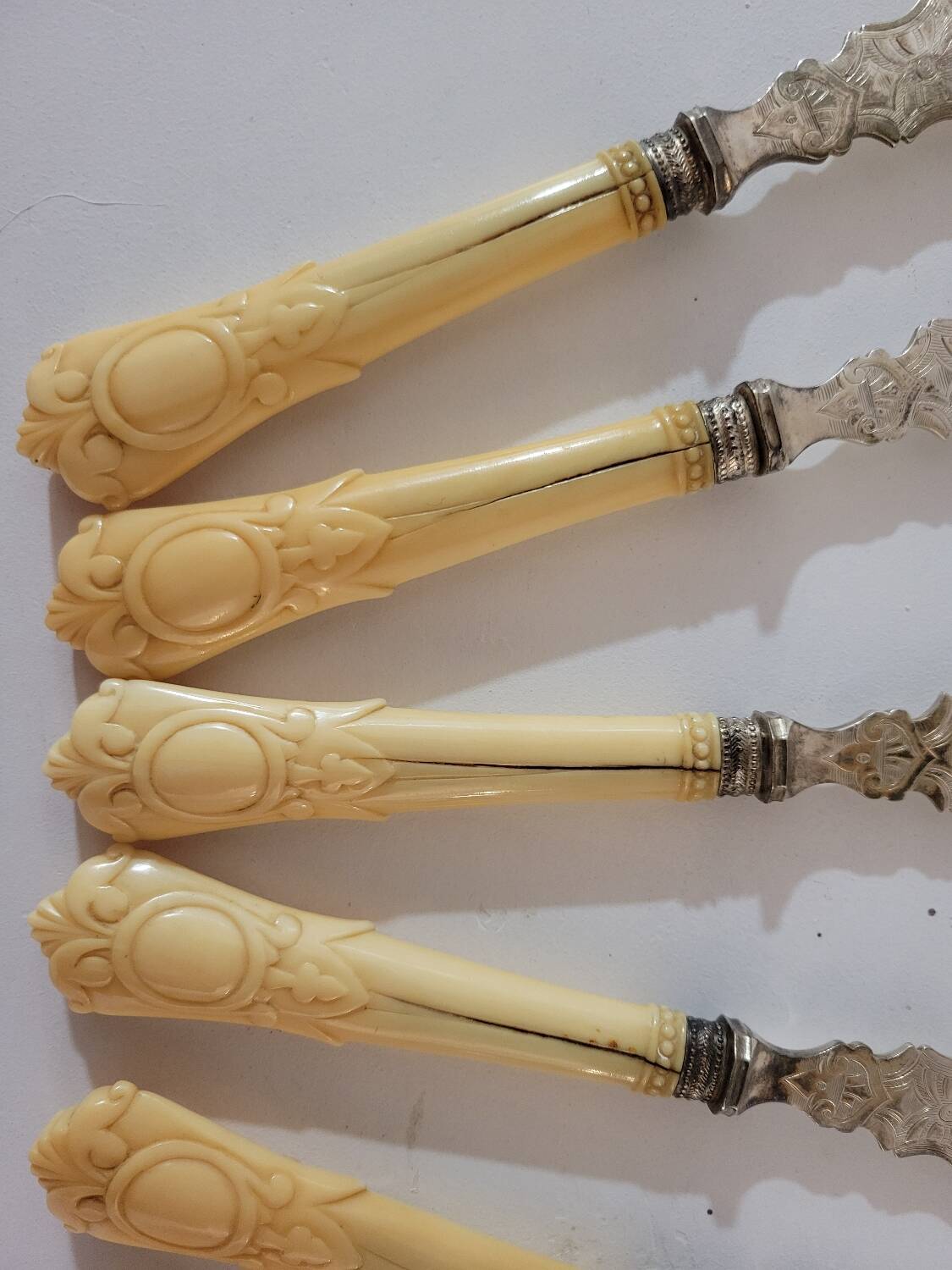 English fish knives in silver and ivory, 19th century