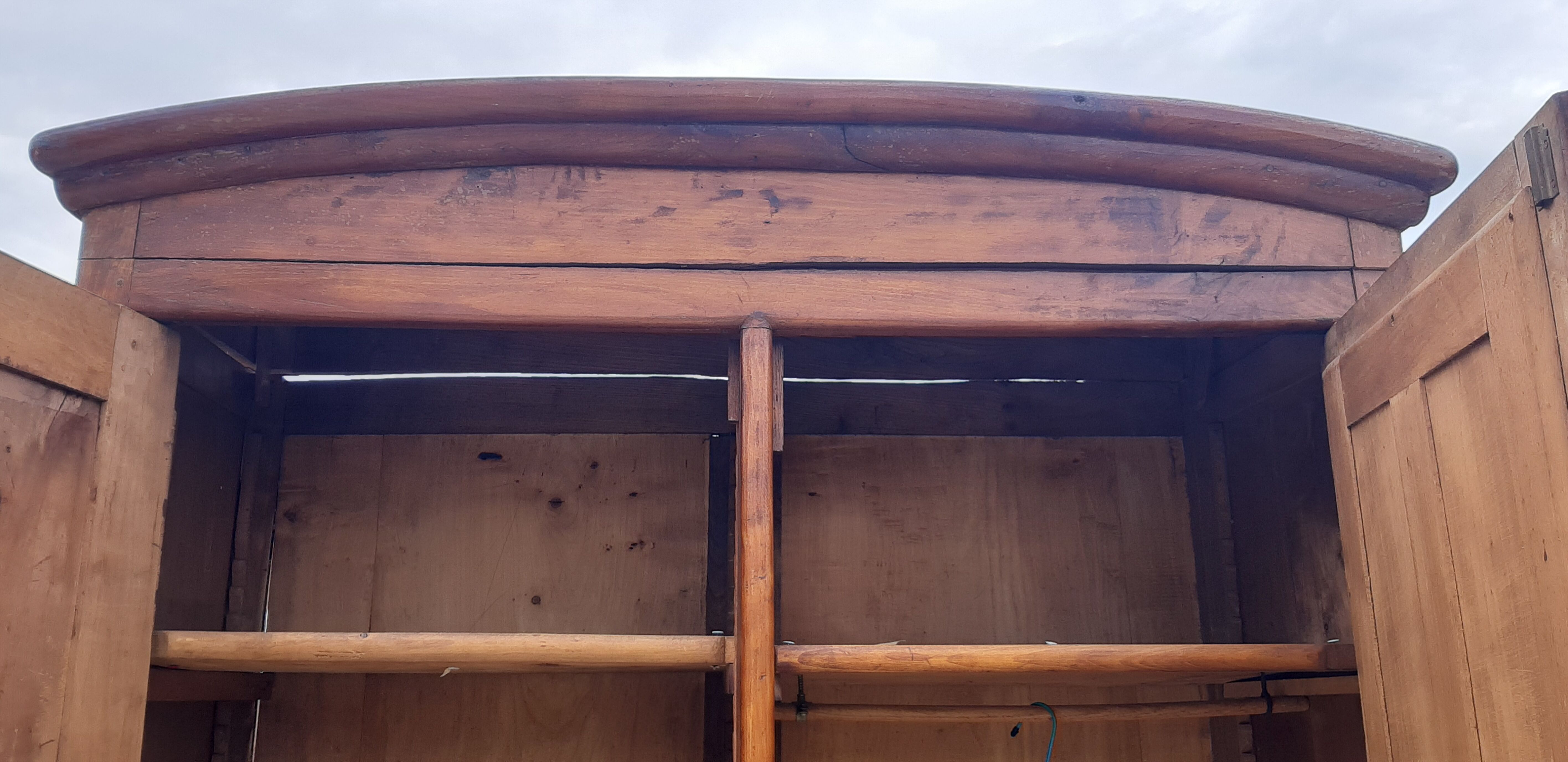 Béarnaise wardrobe in walnut 19th