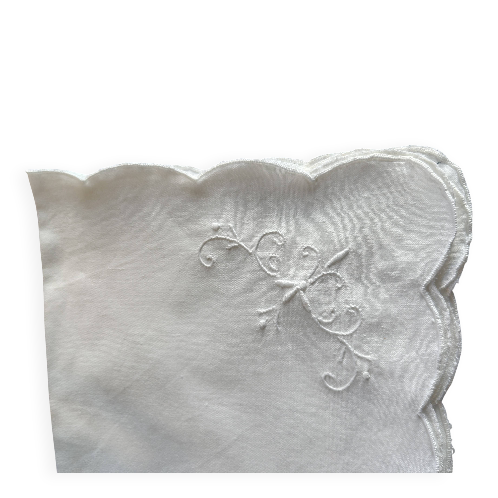 Lot of 12 embroidered table napkins.