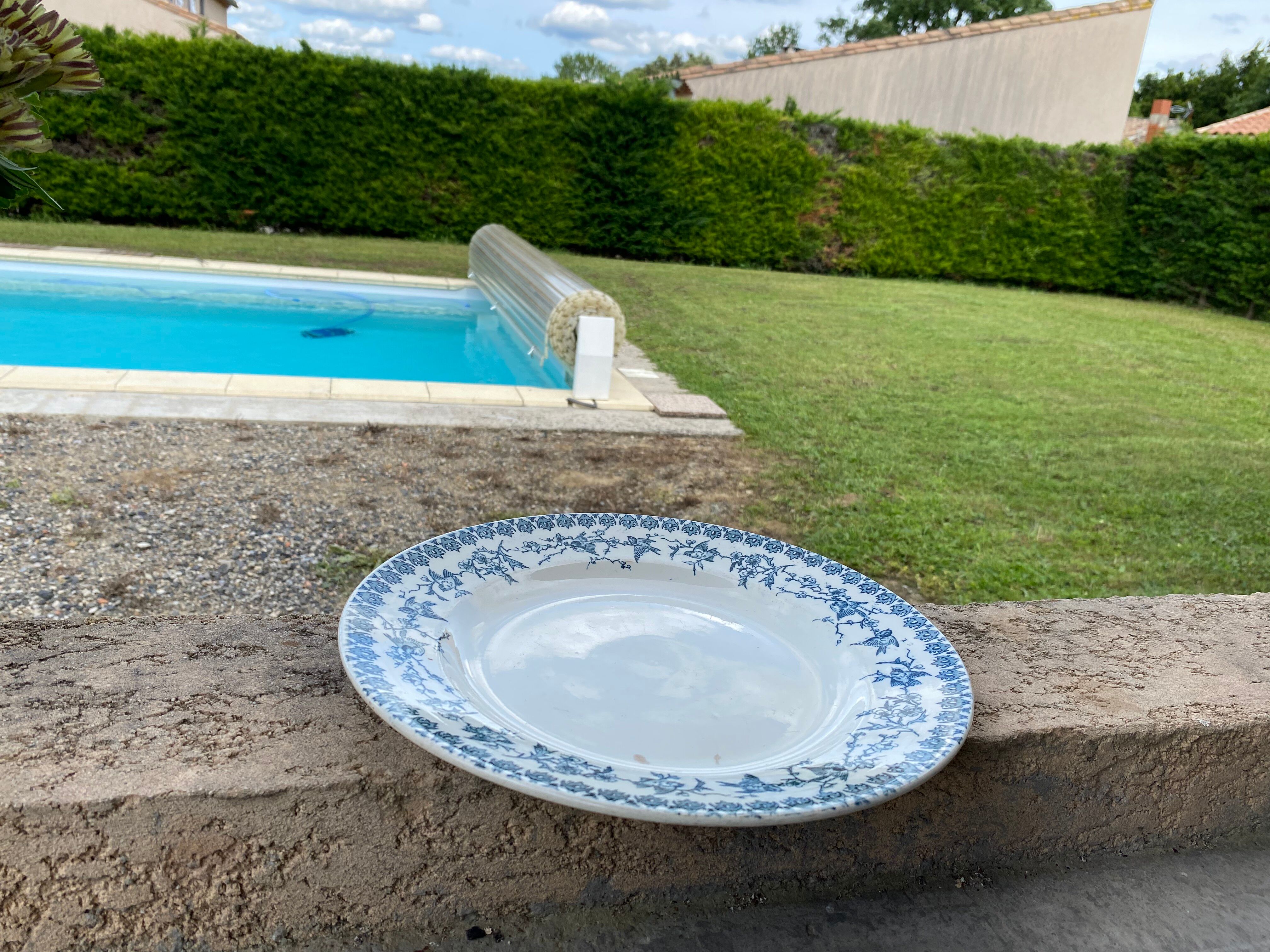 Large round serving dish in Ironstone – Choisy-le-Roi, model "L"