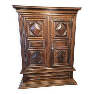 LOUIS XIII CABINET IN DIAMOND-TIP WALNUT 2 DOORS FROM THE 18TH CENTURY