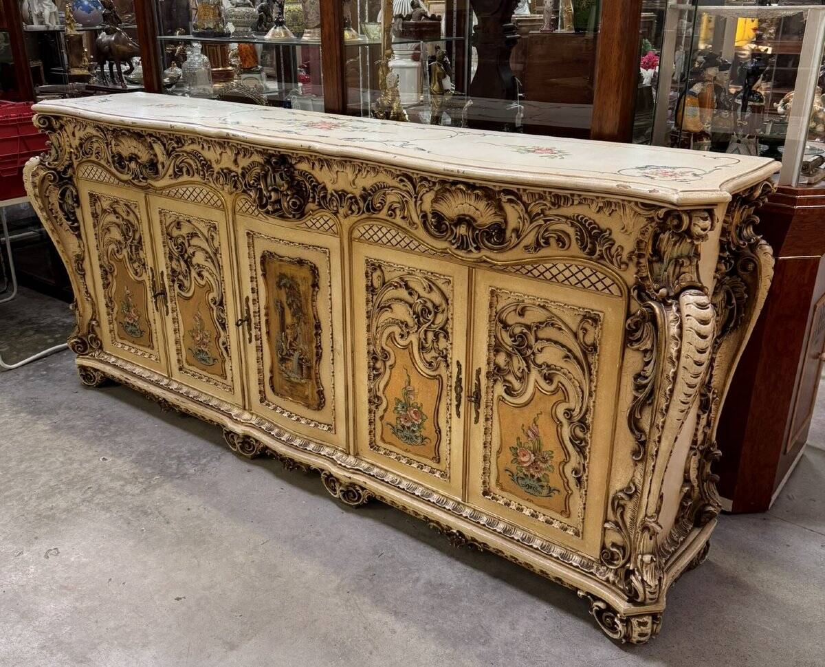 Curved Louis XV Venetian buffet in lacquered, painted, and gilded wood.