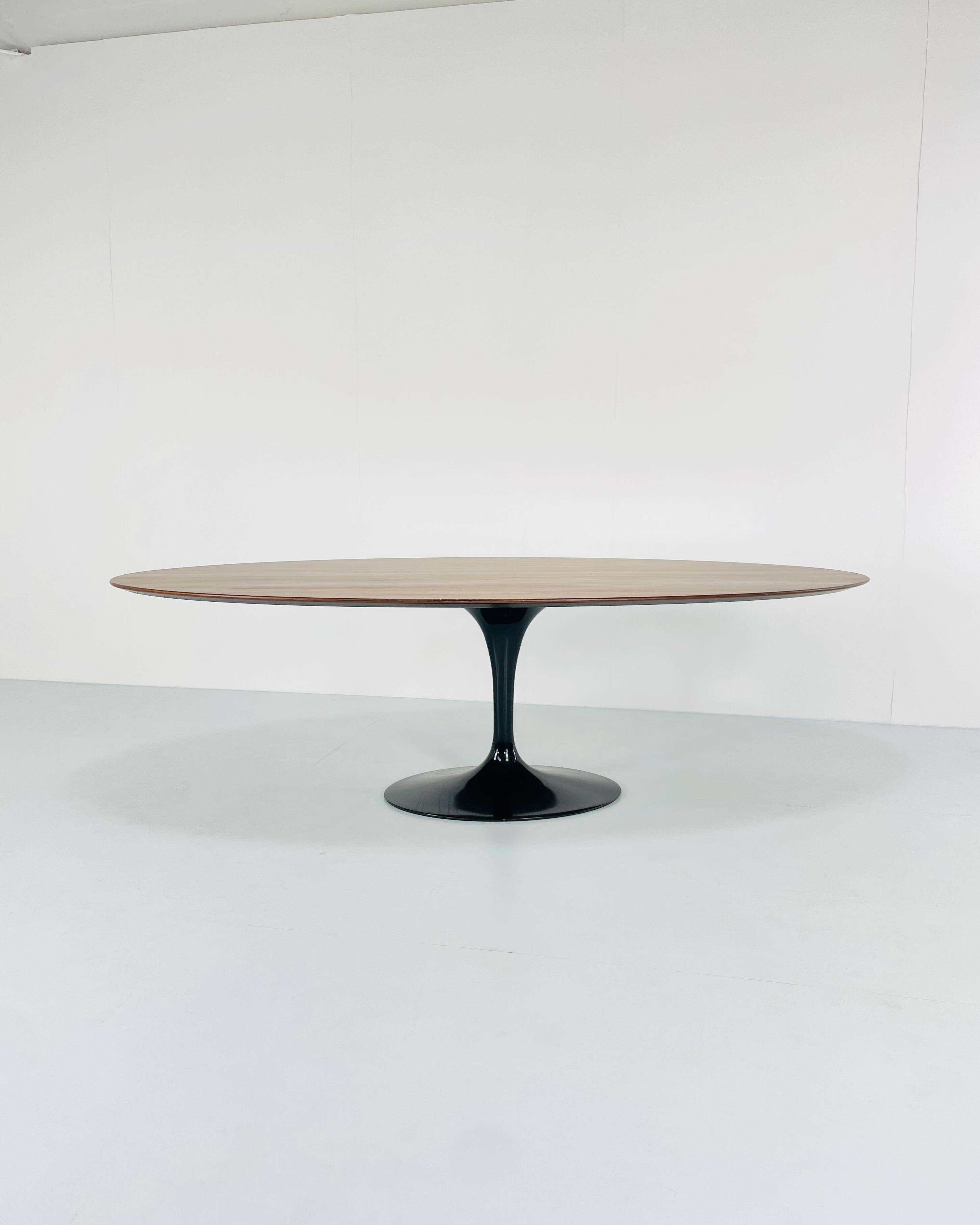 Saarinen dining table "Tulip" by Eero Saarinen for Knoll Studio, USA 1957