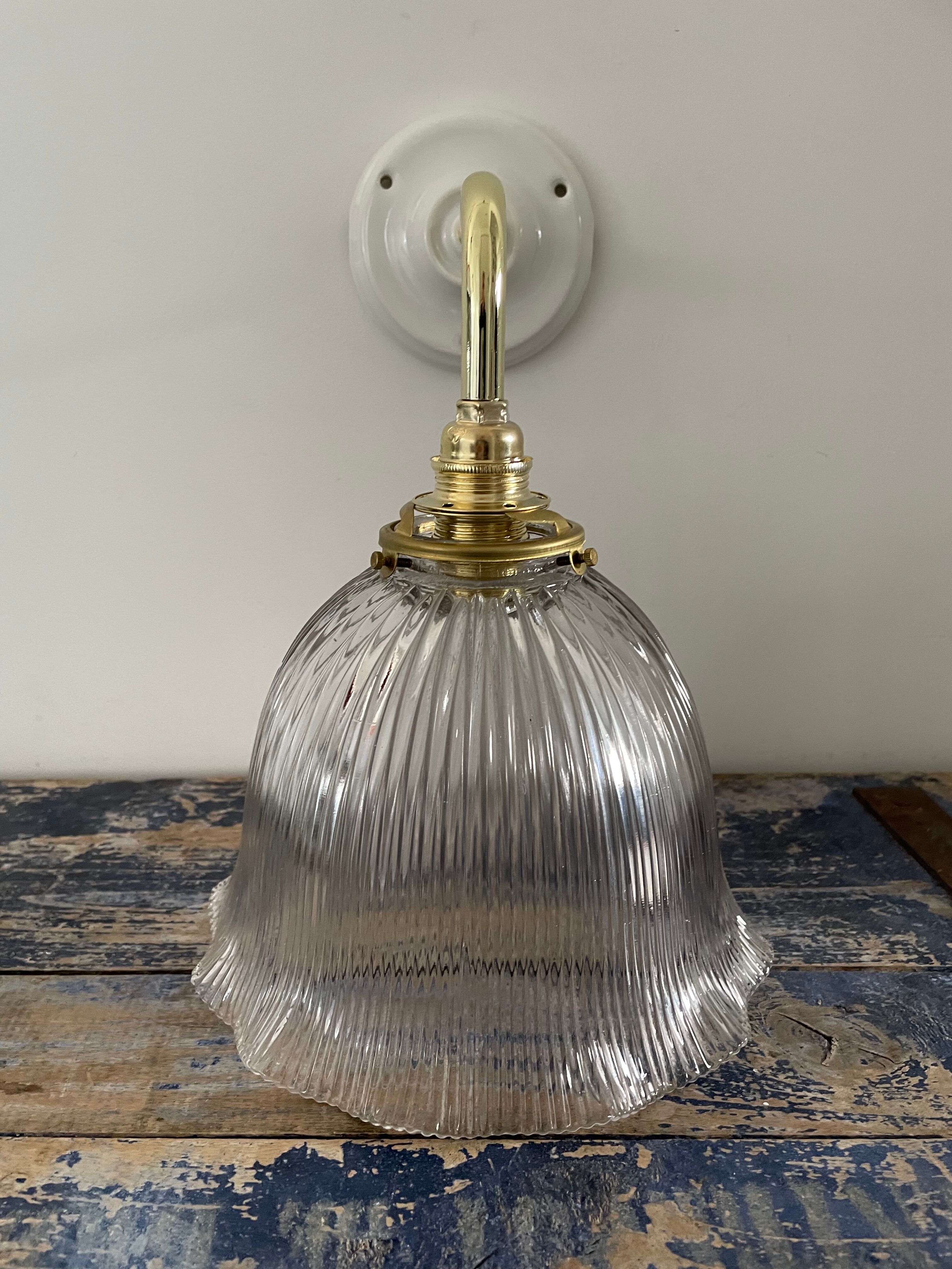 Vintage wall lamp in electrified holophane glass to new
