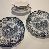Plats de service, assiettes et saucière style anglais