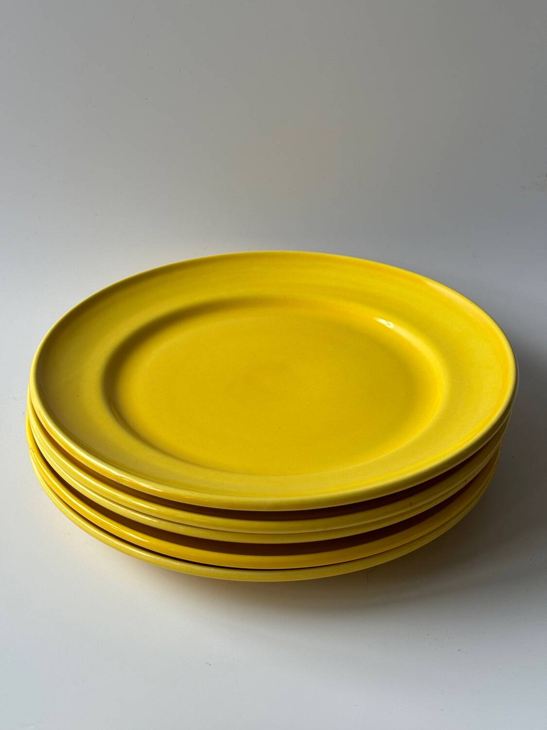 Yellow saline flat plates