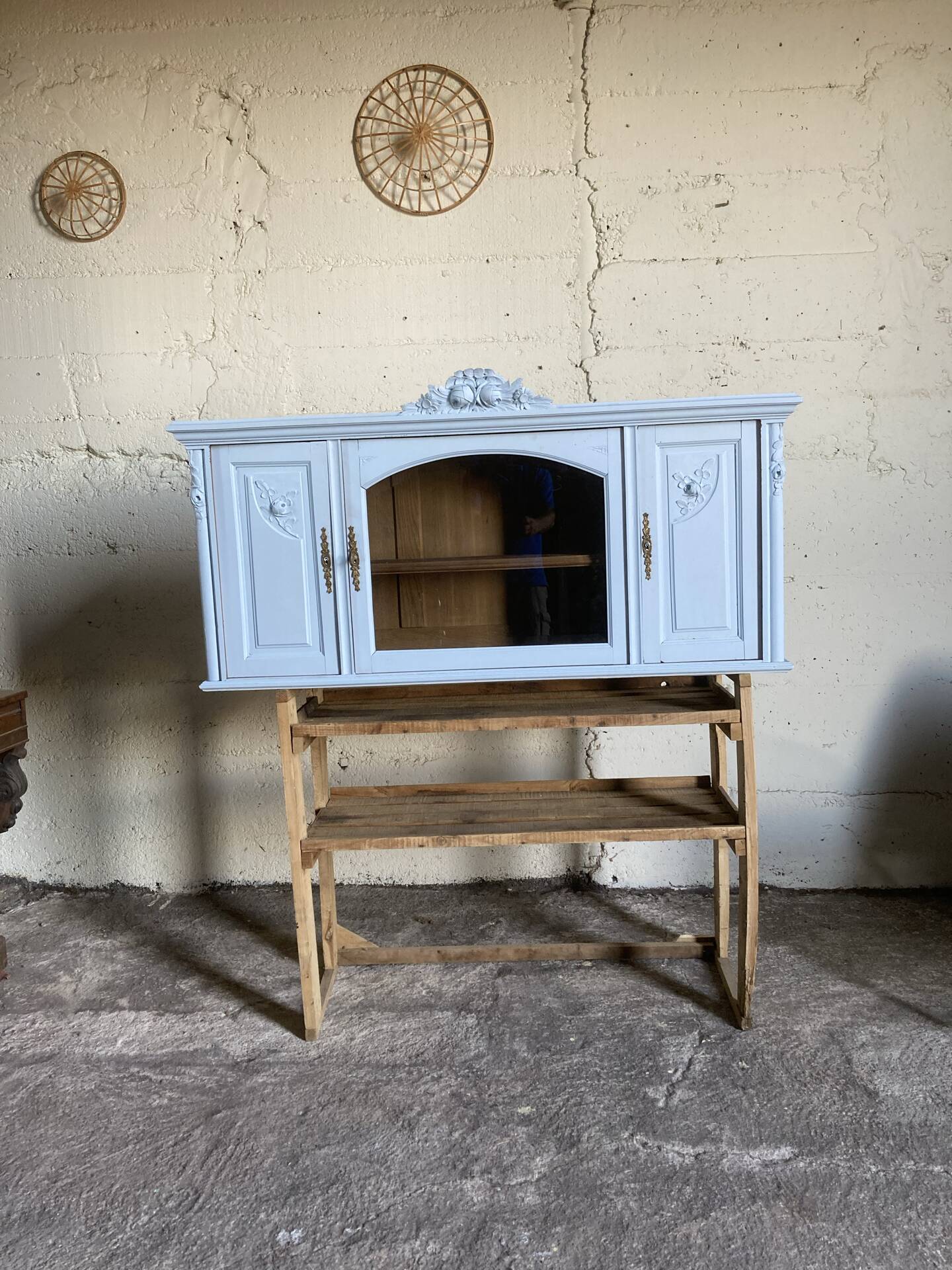 Hanging cupboard from the 1930s-1940s