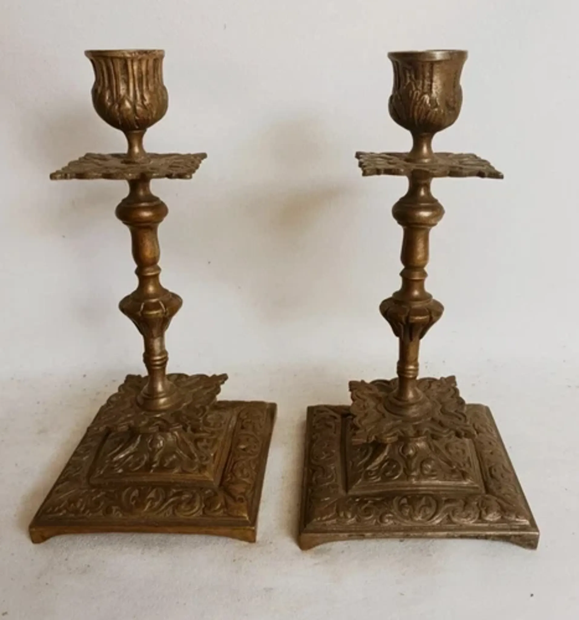 Remarkable pair of candlesticks in bronze, formerly silver-plated, from the 19th century.