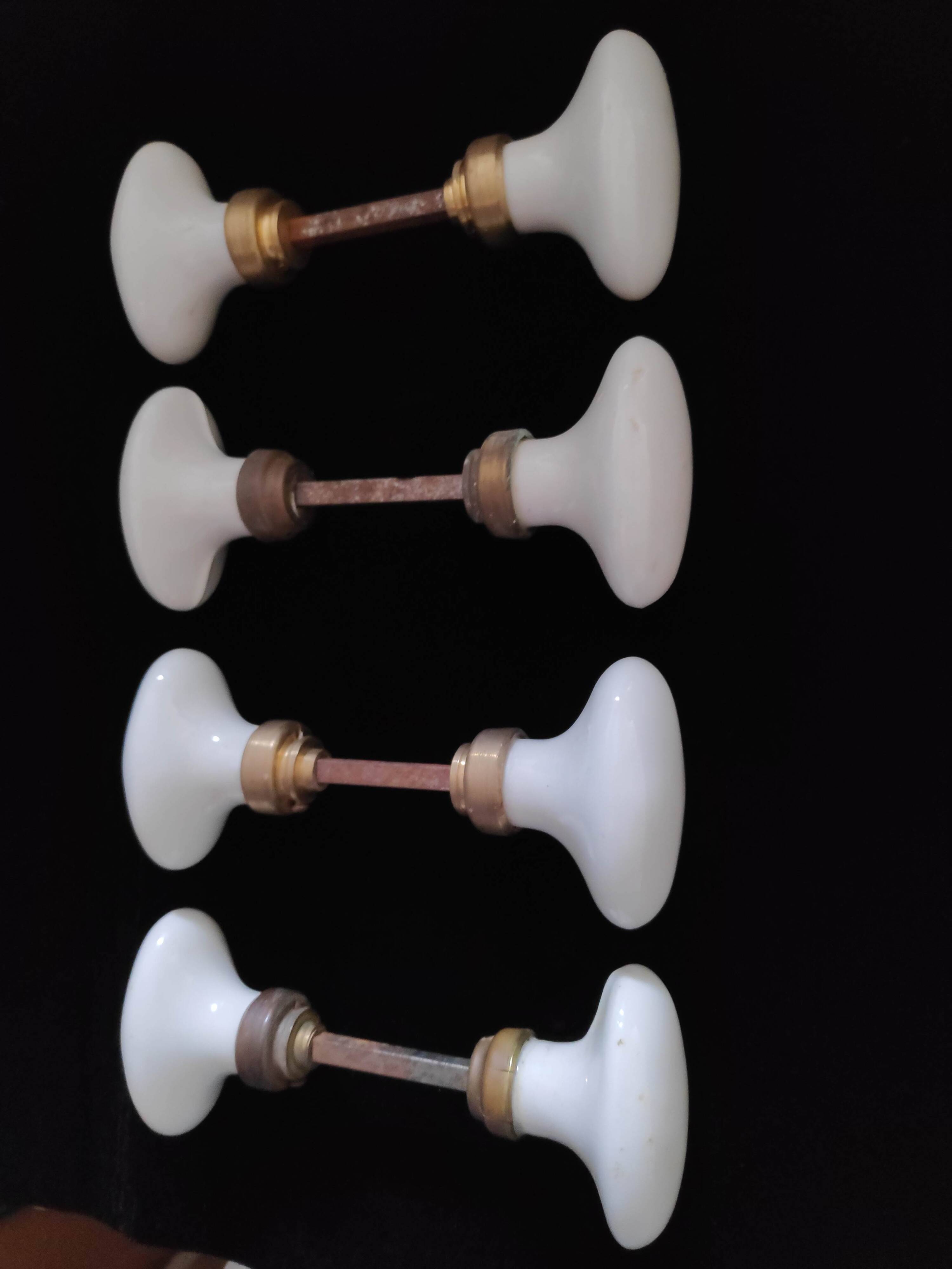 Set of 8 porcelain handles (B-0050)