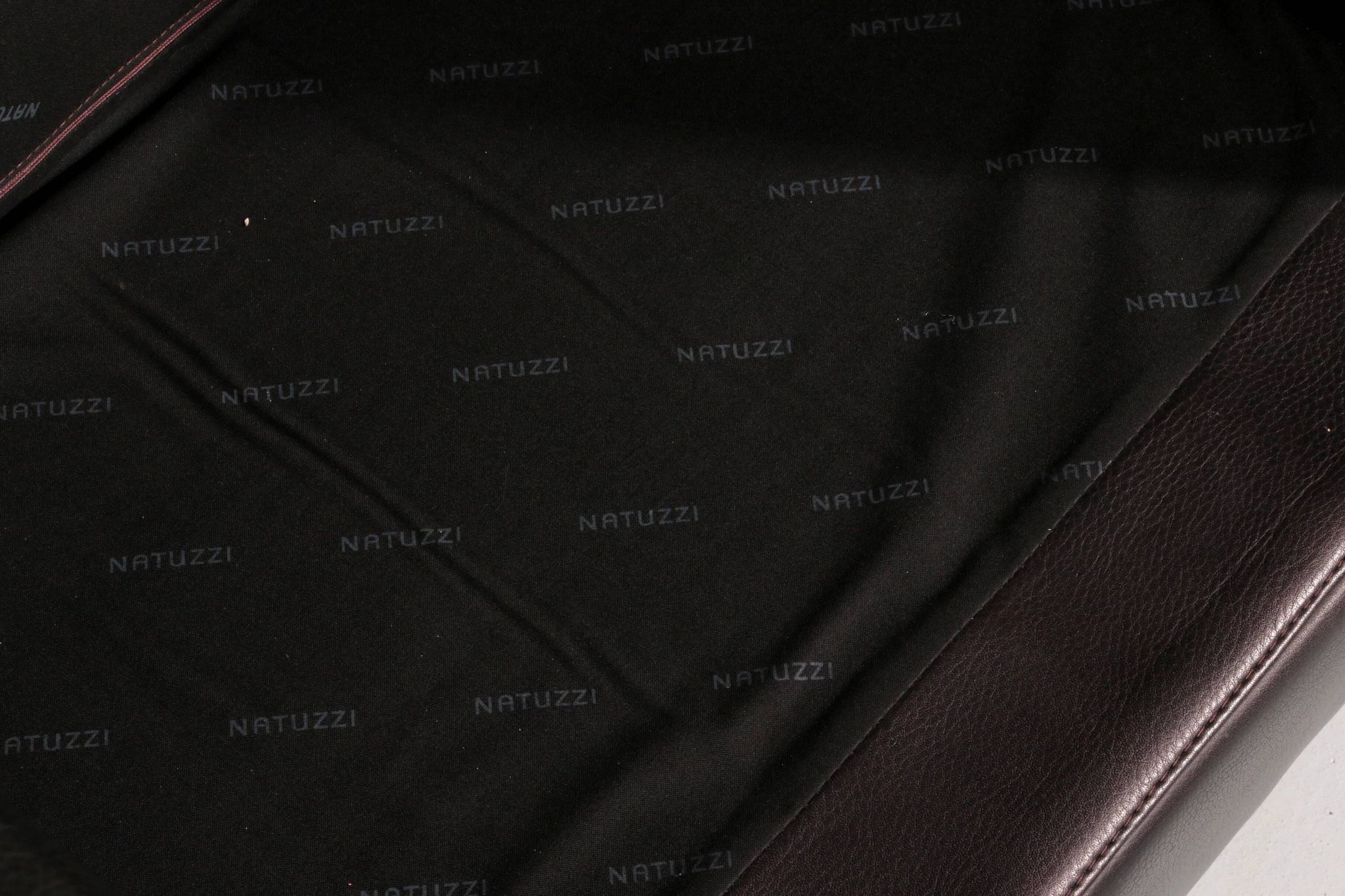 Italian modern leather swivel lounge chair steel by Natuzzi, Italy 1970