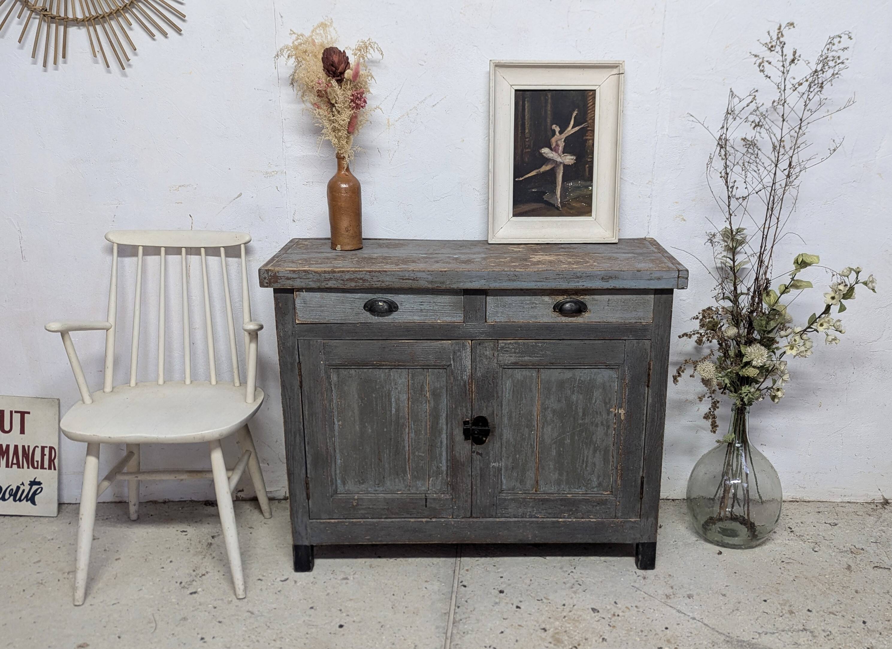 Old Parisian chopping block buffet with vintage shabby patina