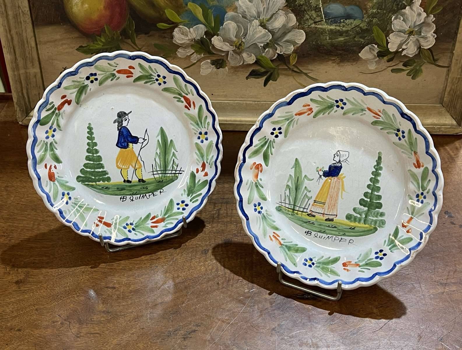 Paire d'assiettes HB Quimper en faïence des années 1920