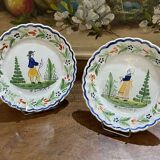 Paire d'assiettes HB Quimper en faïence des années 1920