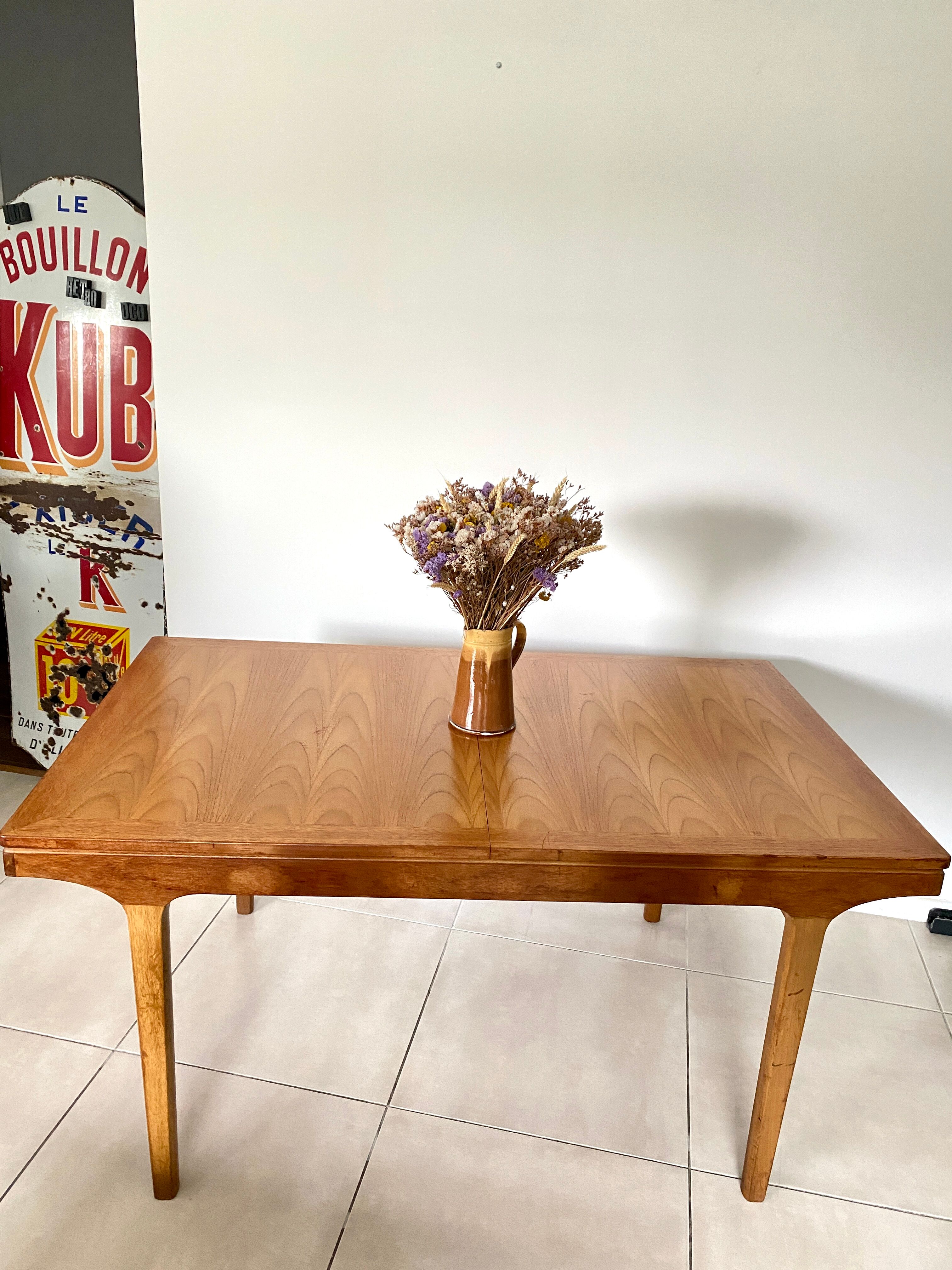 Extendable dining table in NATHAN teak