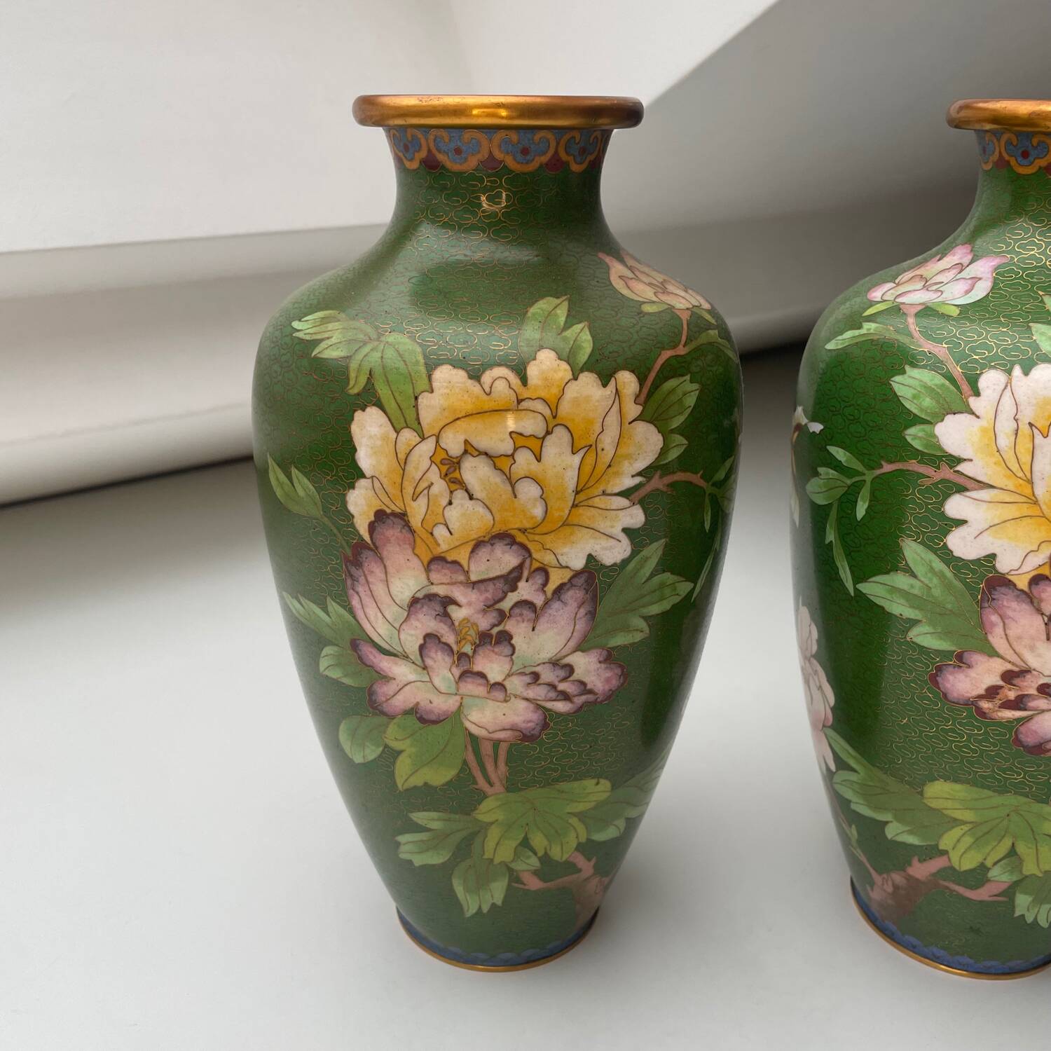 Paire de vases cloisonnés