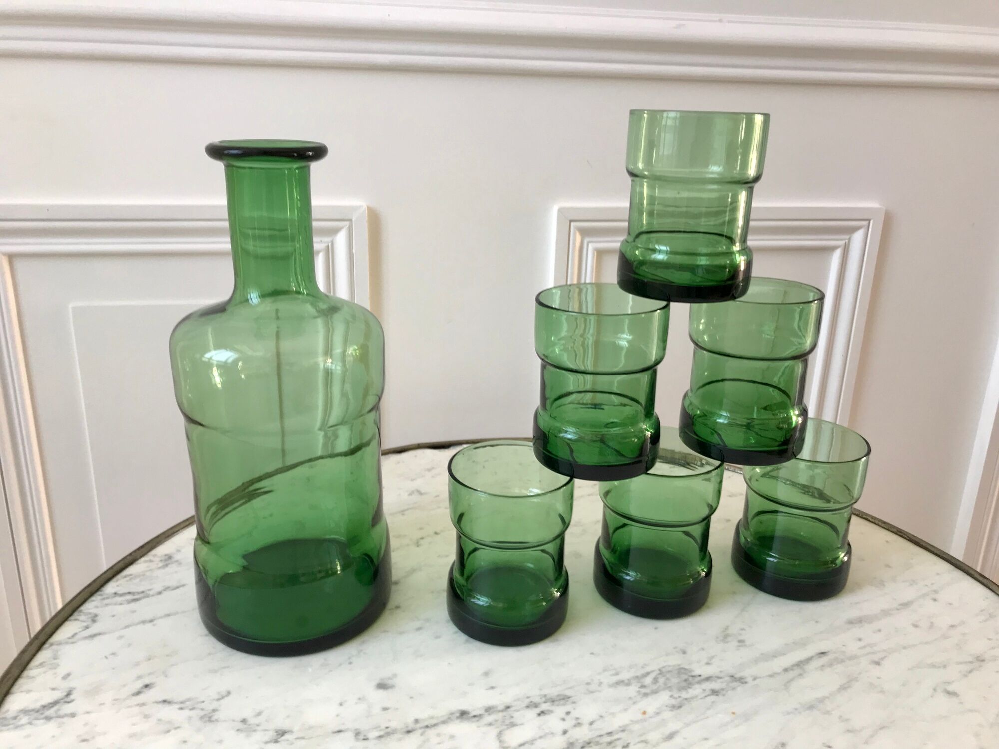 Set of a decanter and 6 glasses colored green bottle 70s