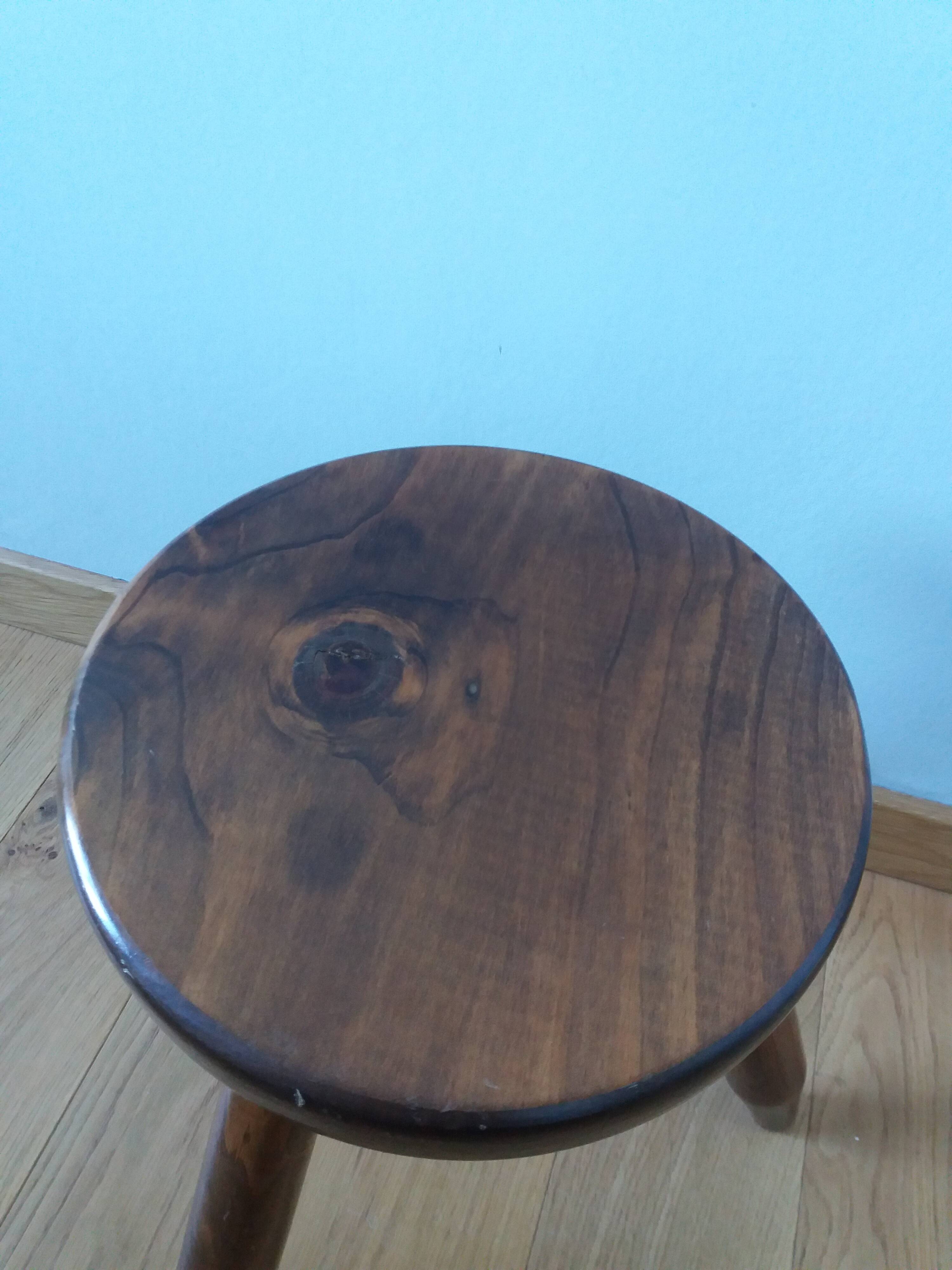 Tabouret tripode pieds crayon