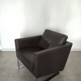 Fauteuil en cuir piétement metal