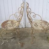 Set of 2 garden chairs and wrought iron pedestal table