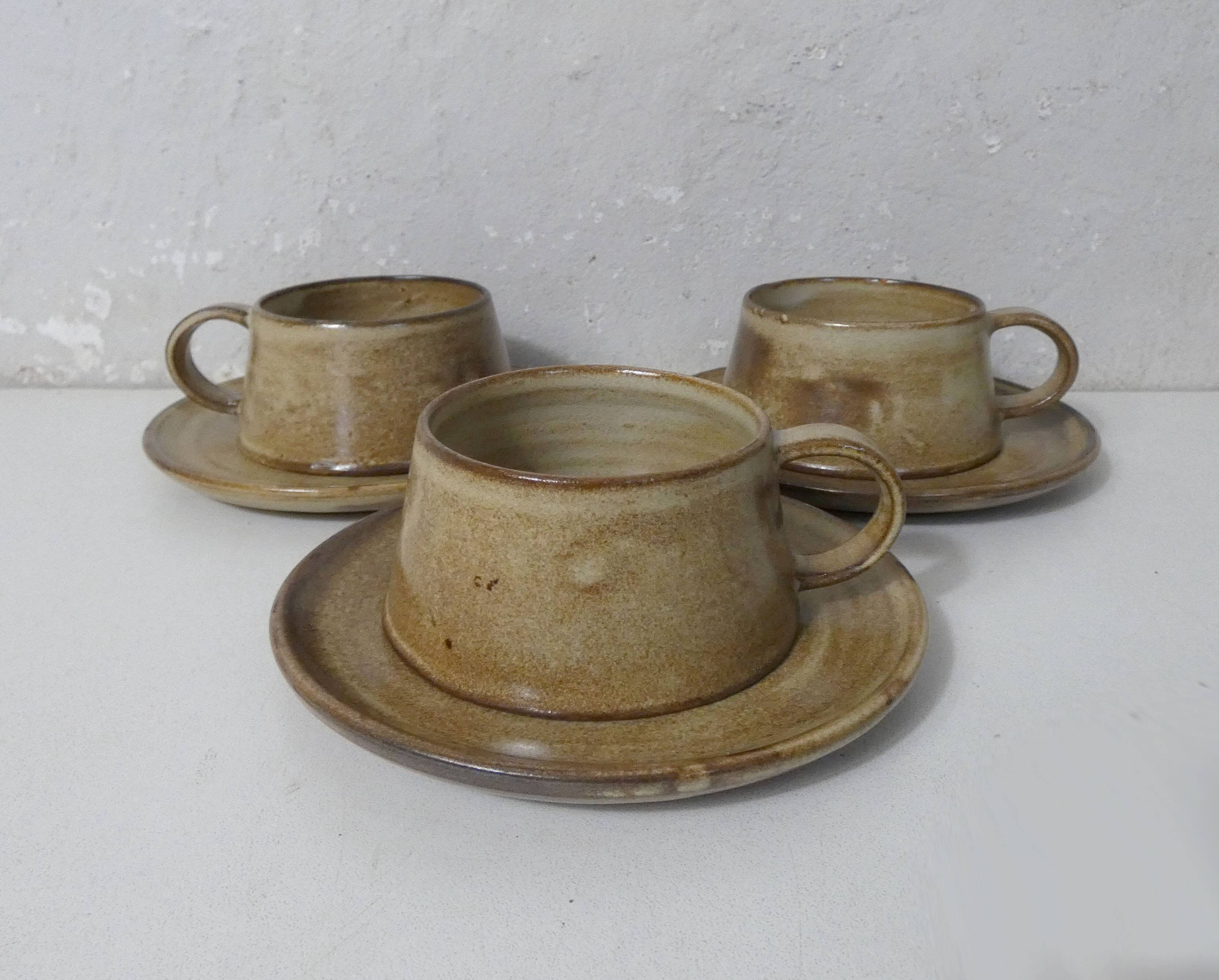 3 stoneware cups
