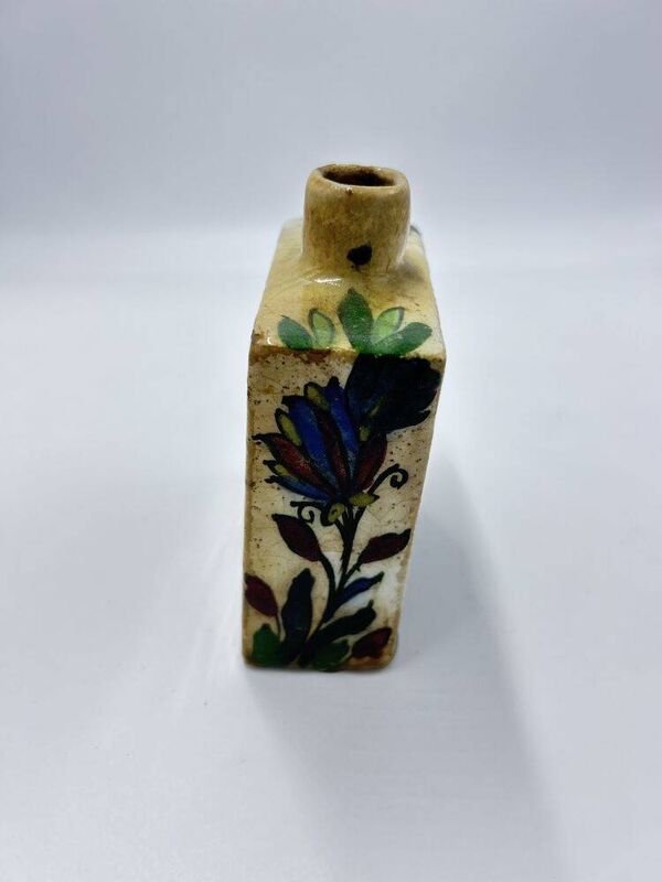 Flacon Iznik à décor floral, Perse , 19ème siècle