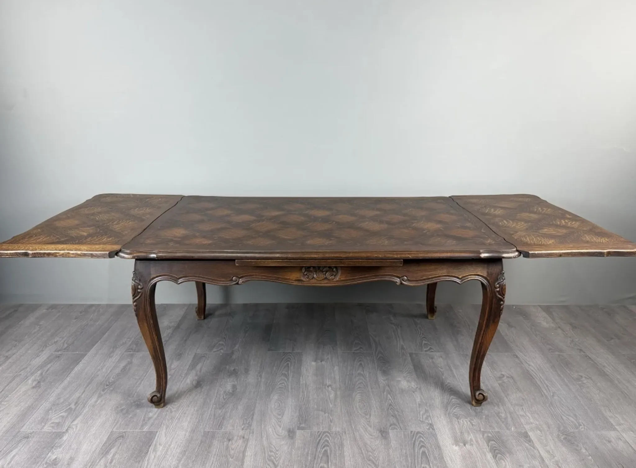 Table de salle à manger de style Louis XV, XXe Siècle