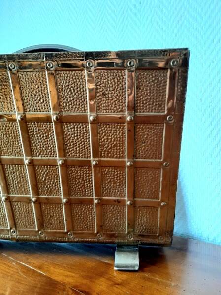 English magazine rack in embossed brass 1960