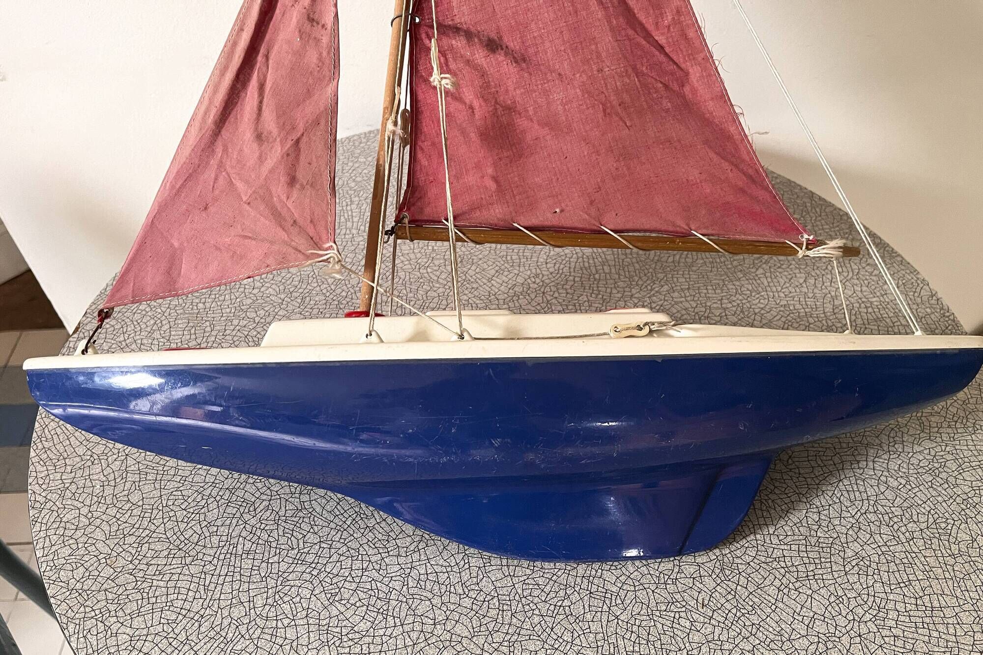 F27 VP50 basin sailboat from the French brand Giraud Sauveur.