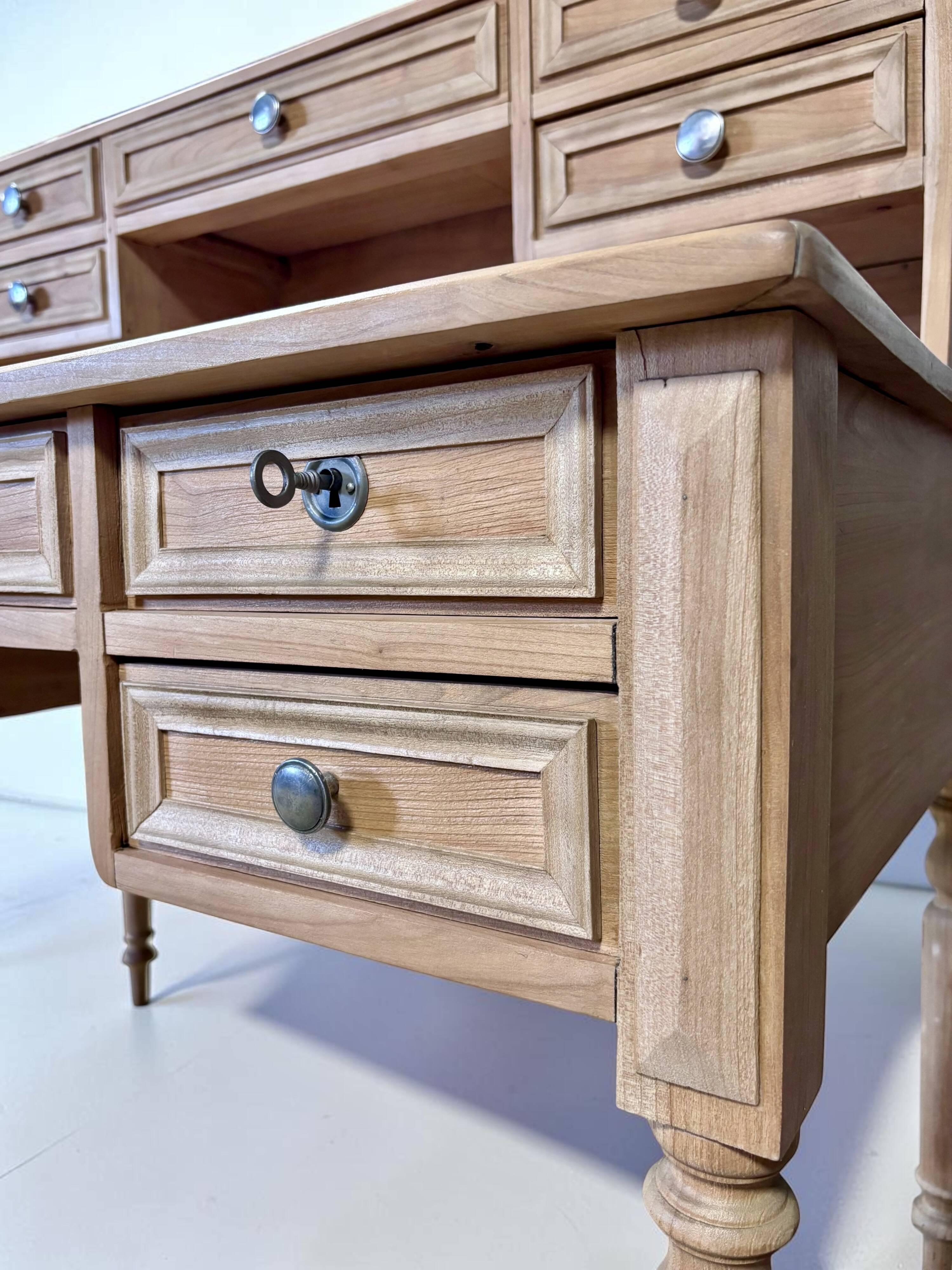 Bureau à gradin style Louis XVI en merisier massif rénové