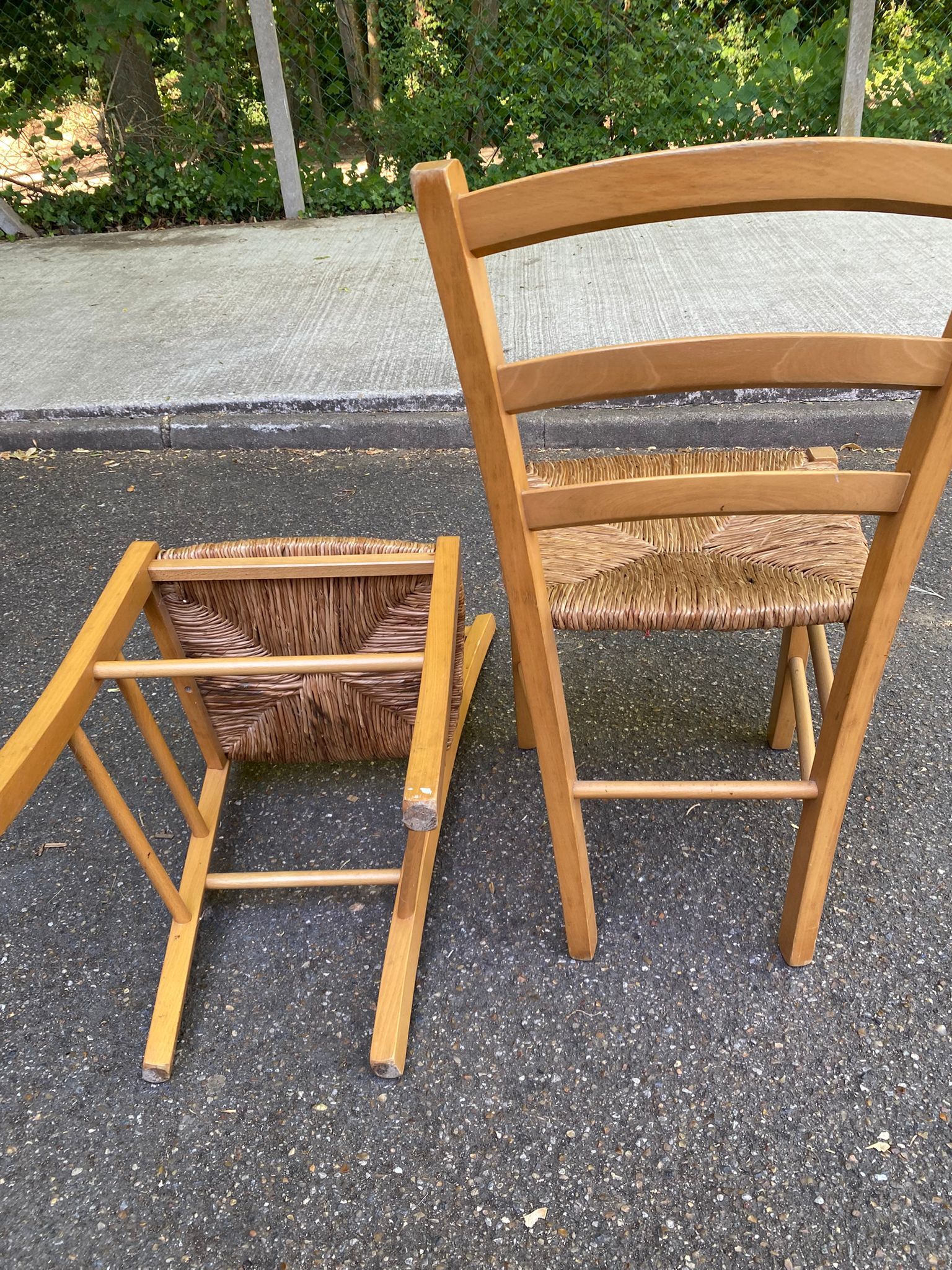 2 solid wood kitchen chairs with straw in a country style