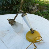 Articulated desk lamp