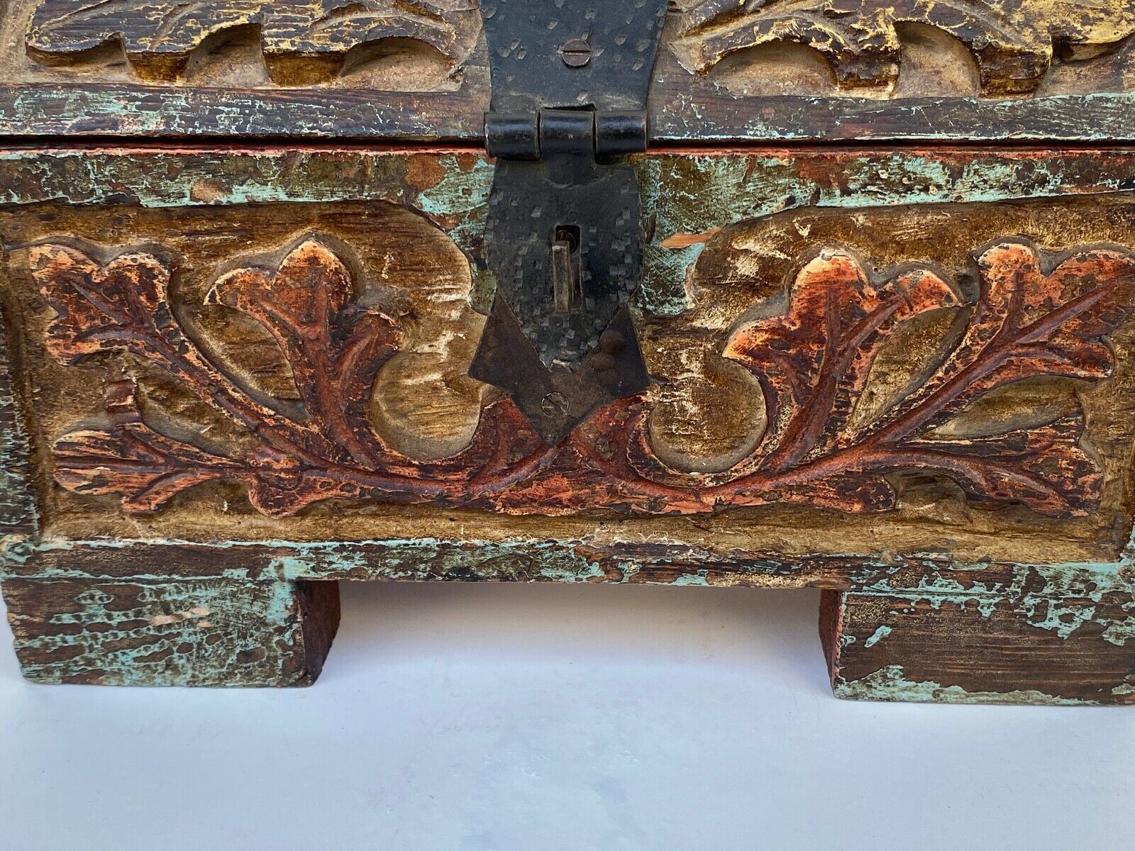 Neoghotic box carved wood inspiration renaissance xx eme polychrome