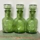 Lot de trois carafes en verre depoli