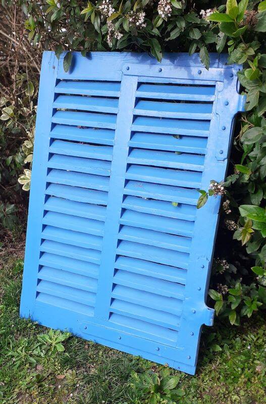 Petit volet  L75xH101cm bleu à persiennes