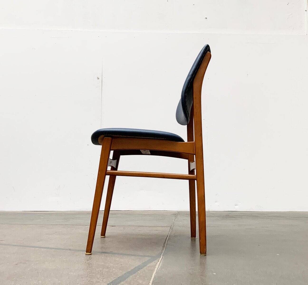 Ensemble de chaises en bois de style mi-siècle