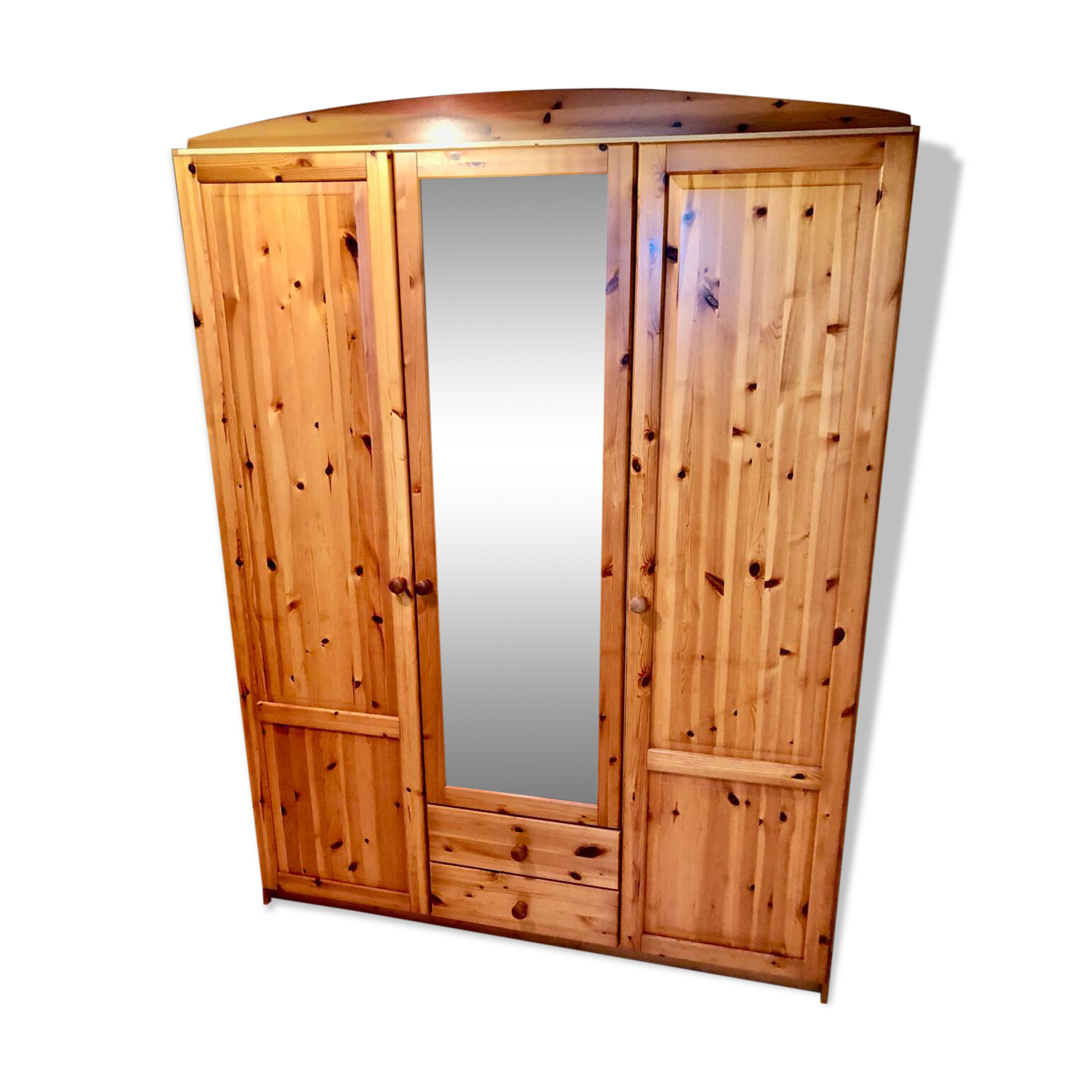 Armoire en pin massif