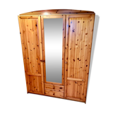 Armoire en pin massif