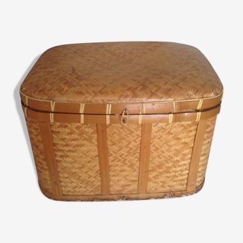 Wicker trunk