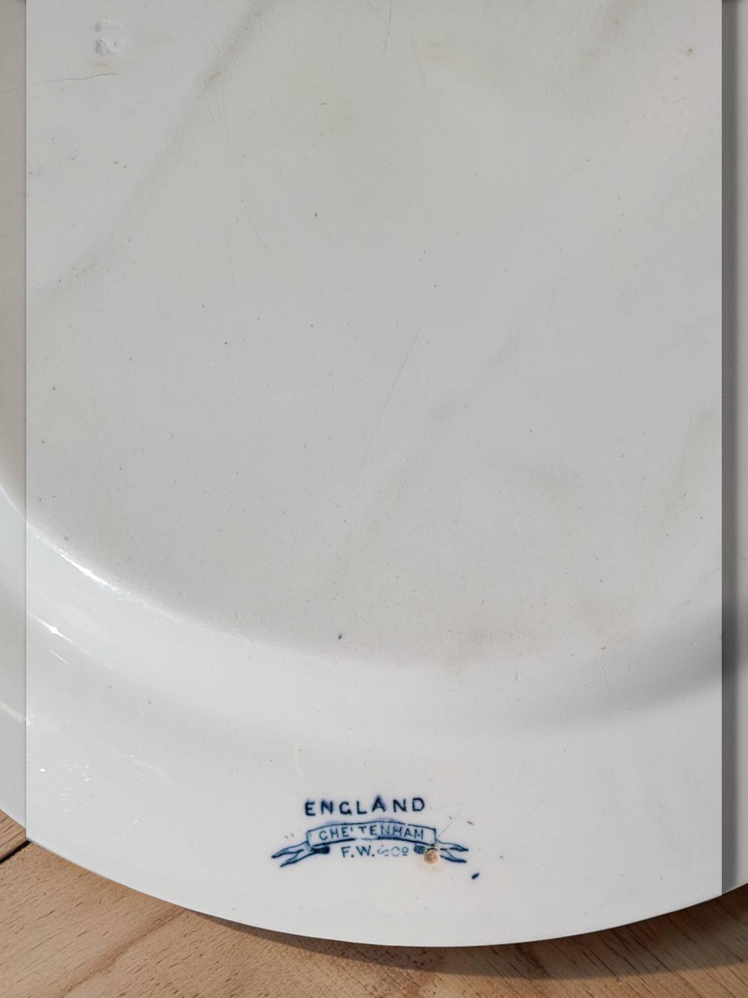 Round semi-deep plate in English earthenware "Cheltenham" — F. Winkle & Co.