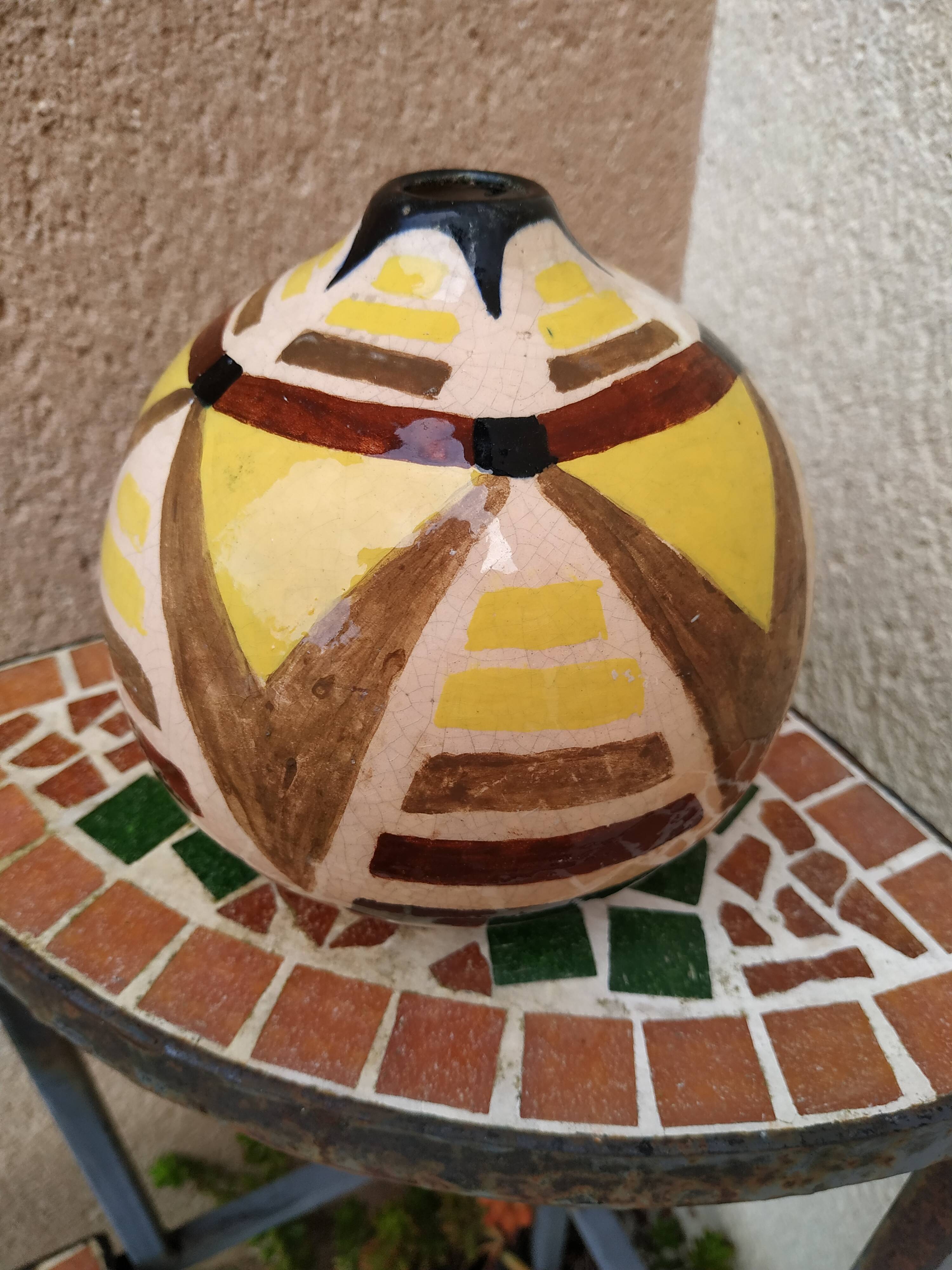 Vase ball design art deco