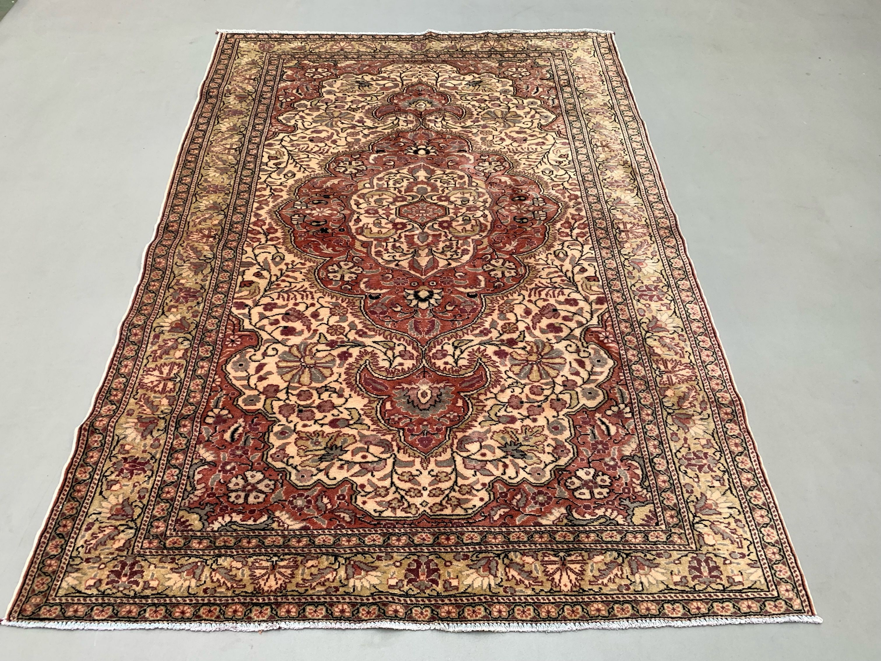 Vintage turkish rug 211x147 cm