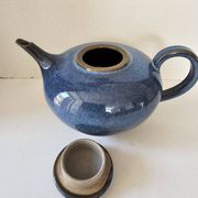 Teapot and milk jug set in glazed ceramic (cobalt blue) design
