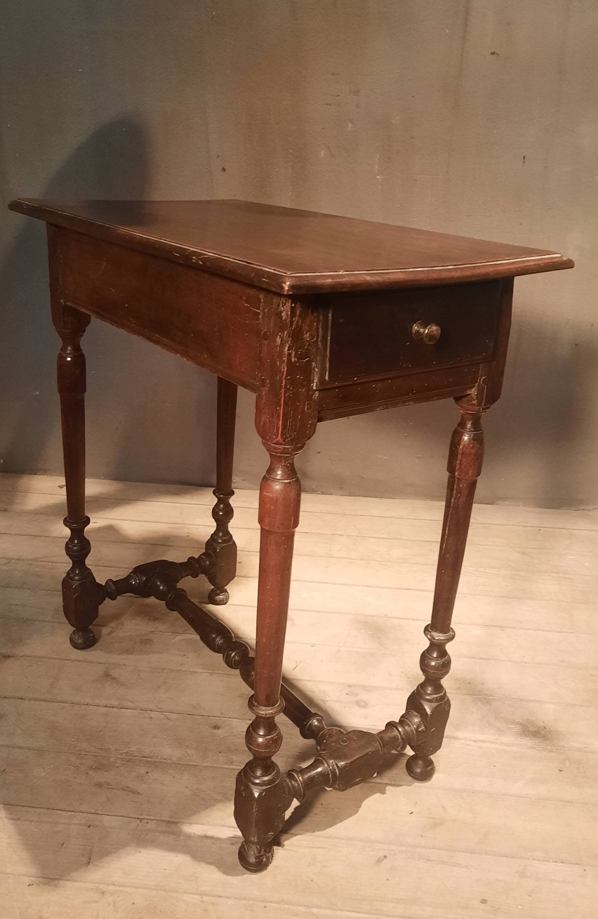 Rectangular side table from the eighteenth century.