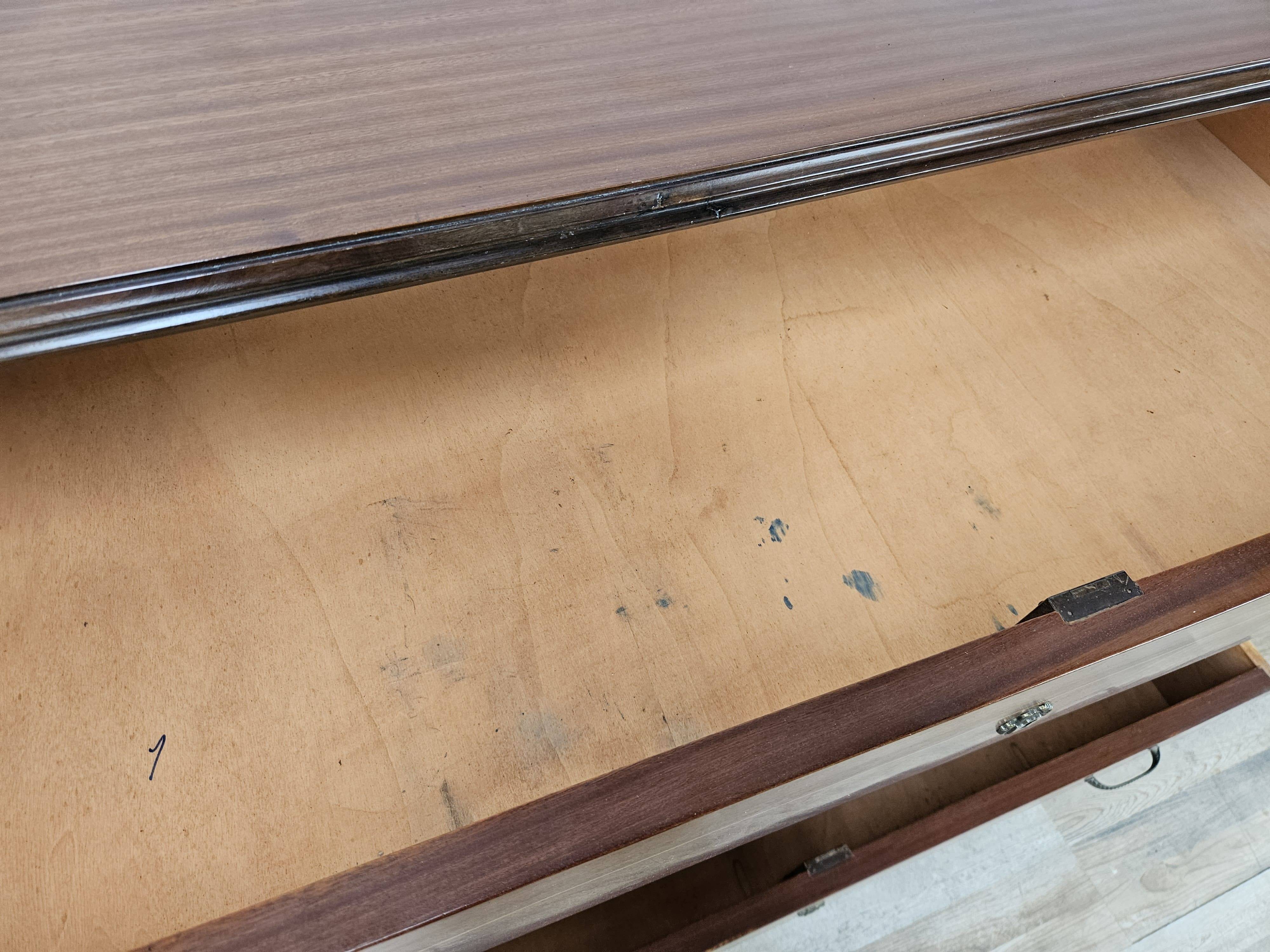 Commode des années 1980 en noyer, palissandre et érable.