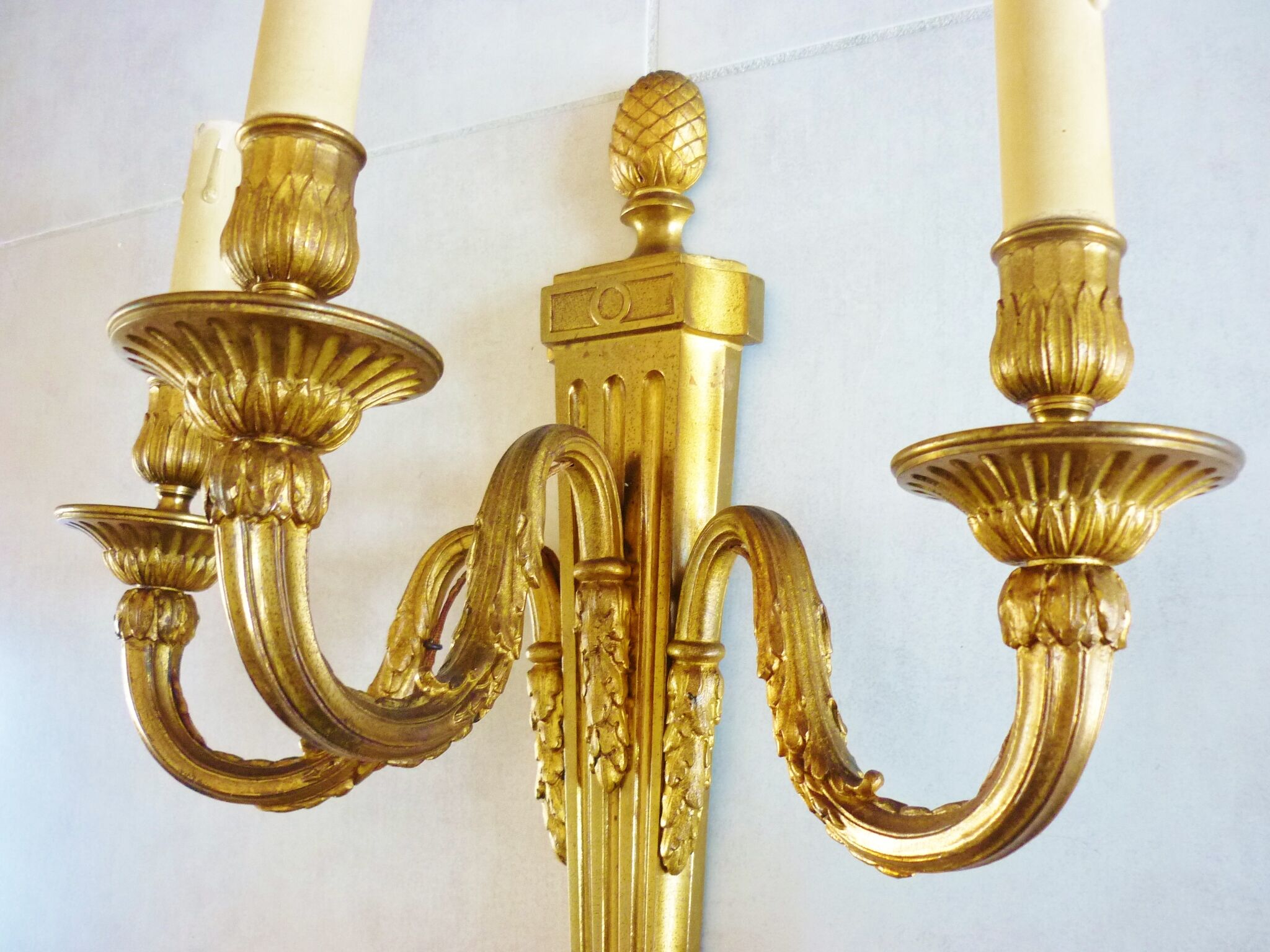 Huge wall lamp in gilded bronze Louis XVI style, three branches, late nineteenth