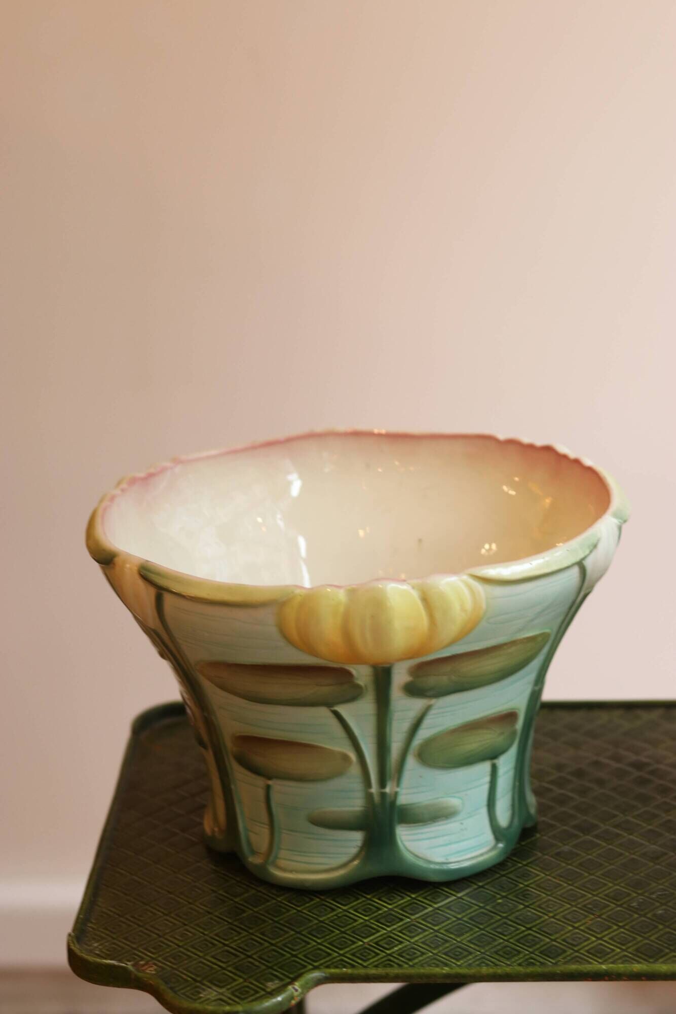 Pair of Art Nouveau cache-pots in barbotine, Saint-Clément manufacture, ve