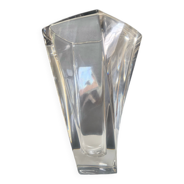 Asymmetrical crystal vase from Sèvres, 1970s.